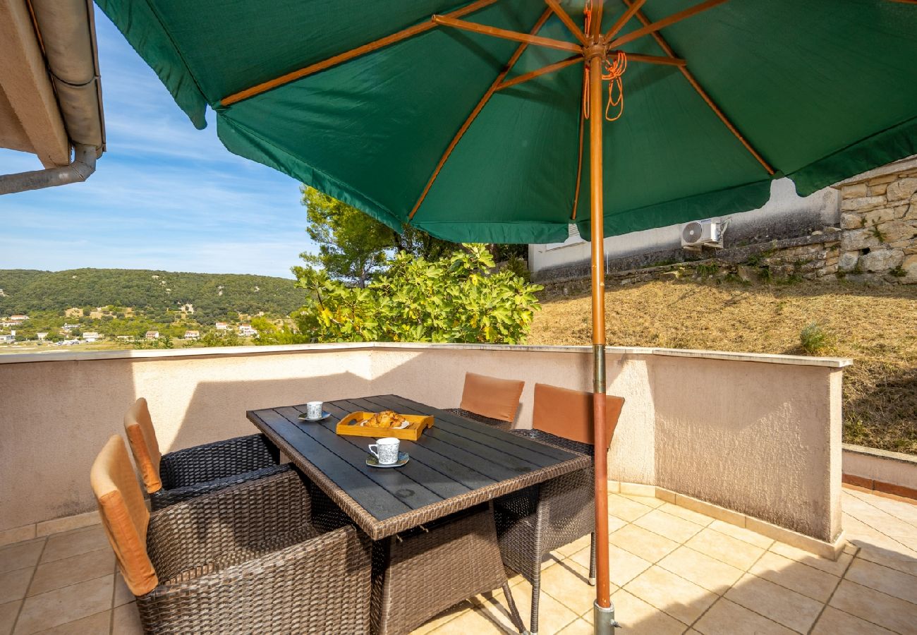 Ferienwohnung in Supetarska Draga - Ferienwohnung in Supetarska Draga mit Meerblick, Balkon, Klimaanlage, W-LAN (3321-4)