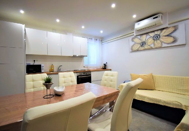 Ferienwohnung in Lopar - Ferienwohnung in Lopar mit Meerblick, Terrasse, Klimaanlage, W-LAN (613-2) Ferienwohnung in Lopar - Ferienwohnung in Lopar mit Meerblick, Terrasse, Klimaanlage, W-LAN (613-2)