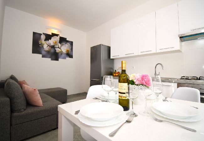 Ferienwohnung in Lopar - Ferienwohnung in Lopar mit Meerblick, Terrasse, Klimaanlage, W-LAN (613-4) Ferienwohnung in Lopar - Ferienwohnung in Lopar mit Meerblick, Terrasse, Klimaanlage, W-LAN (613-4)