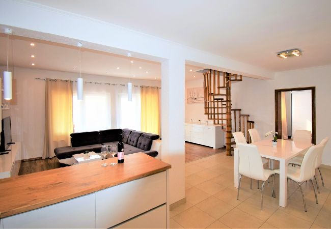 Ferienwohnung in Lopar - Ferienwohnung in Lopar mit Meerblick, Terrasse, Klimaanlage, W-LAN (613-5) Ferienwohnung in Lopar - Ferienwohnung in Lopar mit Meerblick, Terrasse, Klimaanlage, W-LAN (613-5)