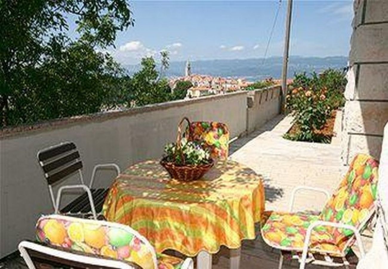 Ferienwohnung in Vrbnik - Ferienwohnung in Vrbnik mit Meerblick, Terrasse, Klimaanlage, W-LAN (879-1)