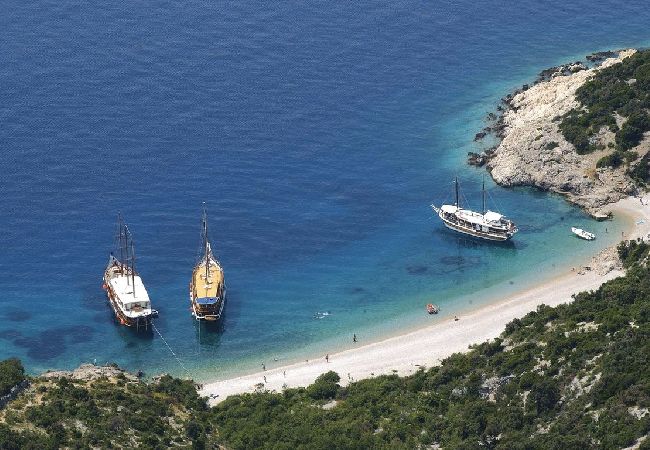 Ferienwohnung in Stivan - Ferienwohnung in Stivan mit Terrasse, Klimaanlage, W-LAN, Waschmaschine (920-3) Ferienwohnung in Stivan - Ferienwohnung in Stivan mit Terrasse, Klimaanlage, W-LAN, Waschmaschine (920-3)