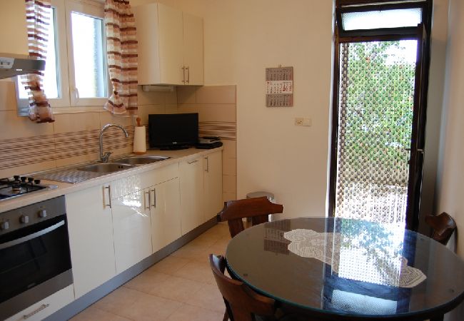 Ferienwohnung in Tribunj - Ferienwohnung in Tribunj mit Meerblick, Terrasse, Klimaanlage, W-LAN (3348-2) Ferienwohnung in Tribunj - Ferienwohnung in Tribunj mit Meerblick, Terrasse, Klimaanlage, W-LAN (3348-2)
