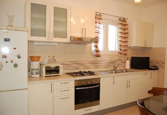 Ferienwohnung in Tribunj - Ferienwohnung in Tribunj mit Meerblick, Terrasse, Klimaanlage, W-LAN (3348-2) Ferienwohnung in Tribunj - Ferienwohnung in Tribunj mit Meerblick, Terrasse, Klimaanlage, W-LAN (3348-2)