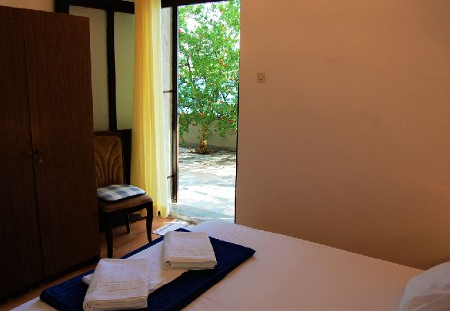 Ferienwohnung in Tribunj - Ferienwohnung in Tribunj mit Meerblick, Terrasse, Klimaanlage, W-LAN (3348-2) Ferienwohnung in Tribunj - Ferienwohnung in Tribunj mit Meerblick, Terrasse, Klimaanlage, W-LAN (3348-2)