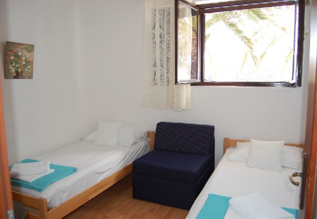 Ferienwohnung in Tribunj - Ferienwohnung in Tribunj mit Meerblick, Terrasse, Klimaanlage, W-LAN (3348-2) Ferienwohnung in Tribunj - Ferienwohnung in Tribunj mit Meerblick, Terrasse, Klimaanlage, W-LAN (3348-2)