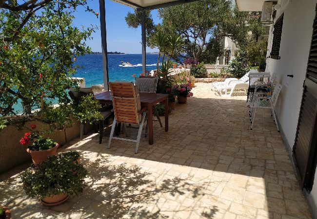 Ferienwohnung in Tribunj - Ferienwohnung in Tribunj mit Meerblick, Terrasse, Klimaanlage, W-LAN (3348-2) Ferienwohnung in Tribunj - Ferienwohnung in Tribunj mit Meerblick, Terrasse, Klimaanlage, W-LAN (3348-2)