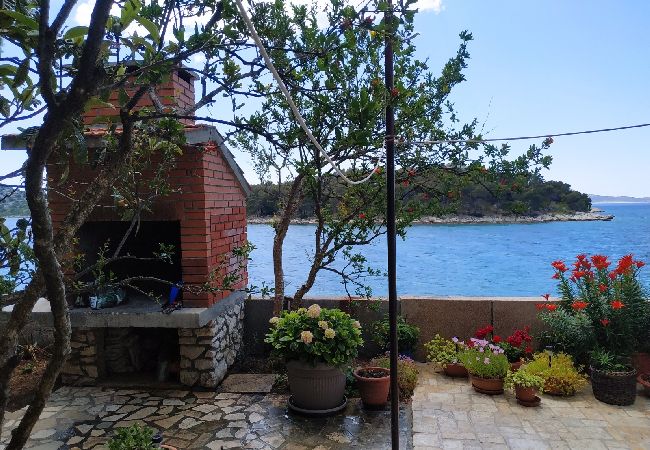 Ferienwohnung in Tribunj - Ferienwohnung in Tribunj mit Meerblick, Terrasse, Klimaanlage, W-LAN (3348-2) Ferienwohnung in Tribunj - Ferienwohnung in Tribunj mit Meerblick, Terrasse, Klimaanlage, W-LAN (3348-2)