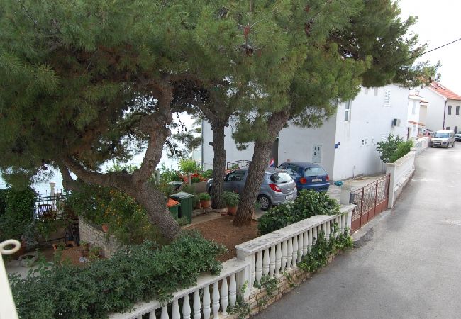 Ferienwohnung in Tribunj - Ferienwohnung in Tribunj mit Meerblick, Terrasse, Klimaanlage, W-LAN (3348-2) Ferienwohnung in Tribunj - Ferienwohnung in Tribunj mit Meerblick, Terrasse, Klimaanlage, W-LAN (3348-2)