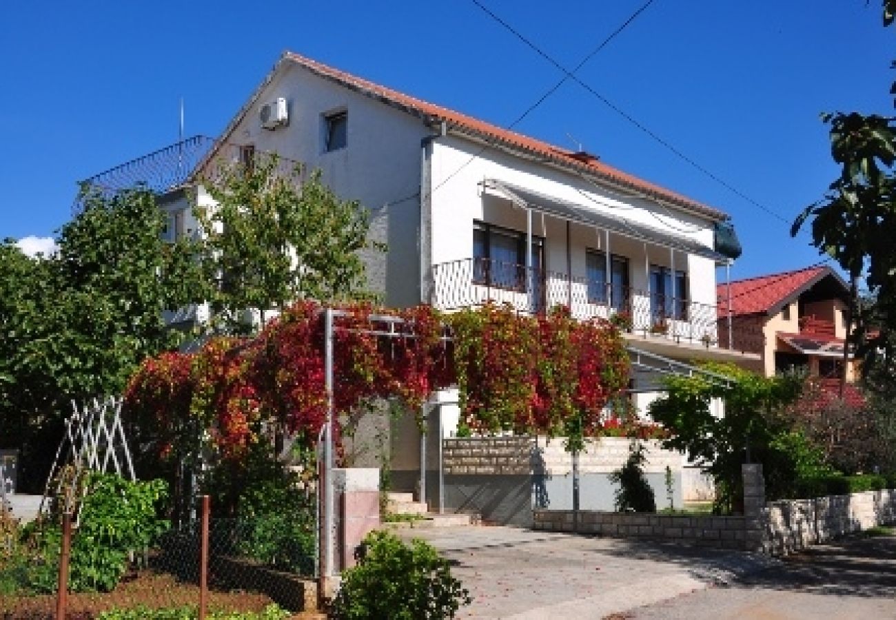 Ferienwohnung in Sukošan - Ferienwohnung in Sukošan mit Terrasse, Klimaanlage, W-LAN (654-1)