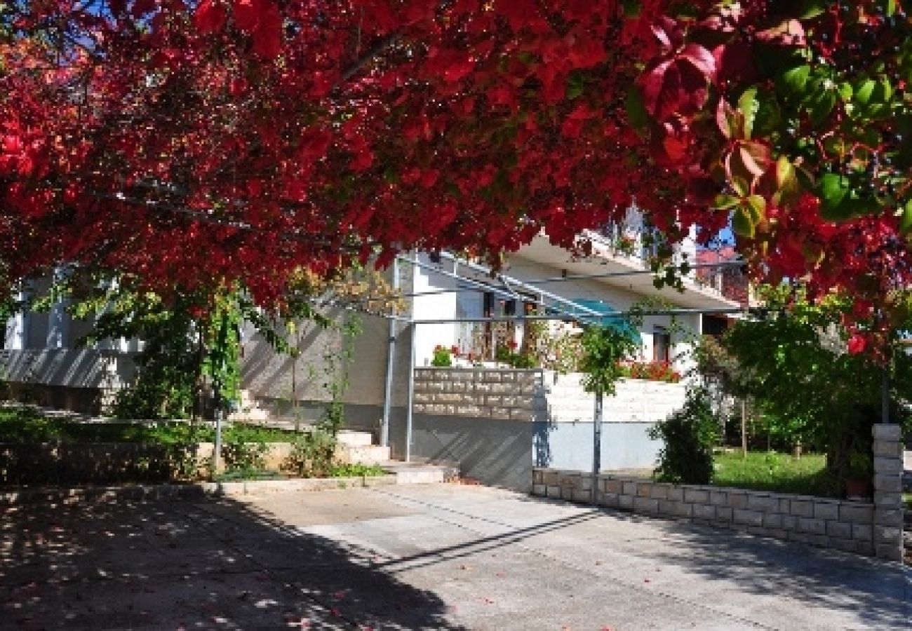 Ferienwohnung in Sukošan - Ferienwohnung in Sukošan mit Terrasse, Klimaanlage, W-LAN (654-1)