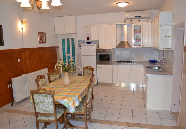 Ferienwohnung in Povlja - Ferienwohnung in Povlja mit Meerblick, Terrasse, Klimaanlage, W-LAN (3365-3) Ferienwohnung in Povlja - Ferienwohnung in Povlja mit Meerblick, Terrasse, Klimaanlage, W-LAN (3365-3)