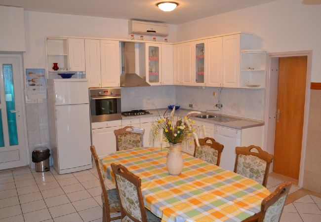 Ferienwohnung in Povlja - Ferienwohnung in Povlja mit Meerblick, Terrasse, Klimaanlage, W-LAN (3365-3) Ferienwohnung in Povlja - Ferienwohnung in Povlja mit Meerblick, Terrasse, Klimaanlage, W-LAN (3365-3)