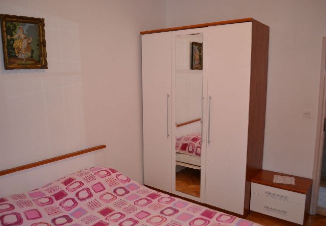 Ferienwohnung in Povlja - Ferienwohnung in Povlja mit Meerblick, Terrasse, Klimaanlage, W-LAN (3365-3) Ferienwohnung in Povlja - Ferienwohnung in Povlja mit Meerblick, Terrasse, Klimaanlage, W-LAN (3365-3)
