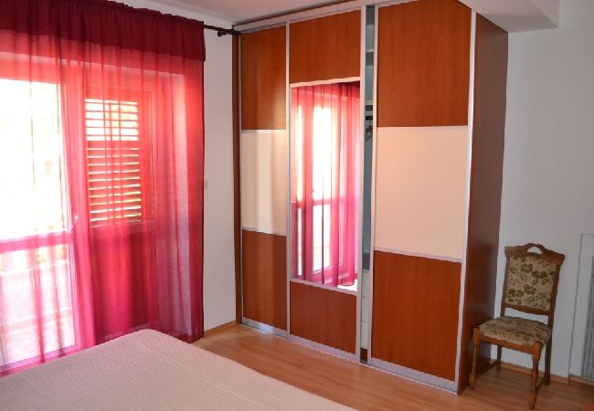 Ferienwohnung in Povlja - Ferienwohnung in Povlja mit Meerblick, Terrasse, Klimaanlage, W-LAN (3365-3) Ferienwohnung in Povlja - Ferienwohnung in Povlja mit Meerblick, Terrasse, Klimaanlage, W-LAN (3365-3)