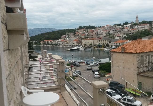 Ferienwohnung in Povlja - Ferienwohnung in Povlja mit Meerblick, Terrasse, Klimaanlage, W-LAN (3365-3) Ferienwohnung in Povlja - Ferienwohnung in Povlja mit Meerblick, Terrasse, Klimaanlage, W-LAN (3365-3)