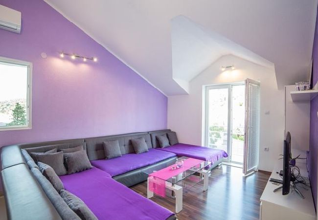 Ferienwohnung in Povlja - Ferienwohnung in Povlja mit Meerblick, Balkon, Klimaanlage, W-LAN (3365-5) Ferienwohnung in Povlja - Ferienwohnung in Povlja mit Meerblick, Balkon, Klimaanlage, W-LAN (3365-5)