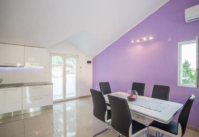 Ferienwohnung in Povlja - Ferienwohnung in Povlja mit Meerblick, Balkon, Klimaanlage, W-LAN (3365-5) Ferienwohnung in Povlja - Ferienwohnung in Povlja mit Meerblick, Balkon, Klimaanlage, W-LAN (3365-5)