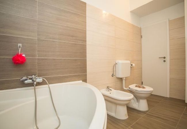 Ferienwohnung in Povlja - Ferienwohnung in Povlja mit Meerblick, Balkon, Klimaanlage, W-LAN (3365-5) Ferienwohnung in Povlja - Ferienwohnung in Povlja mit Meerblick, Balkon, Klimaanlage, W-LAN (3365-5)