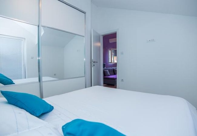 Ferienwohnung in Povlja - Ferienwohnung in Povlja mit Meerblick, Balkon, Klimaanlage, W-LAN (3365-5) Ferienwohnung in Povlja - Ferienwohnung in Povlja mit Meerblick, Balkon, Klimaanlage, W-LAN (3365-5)