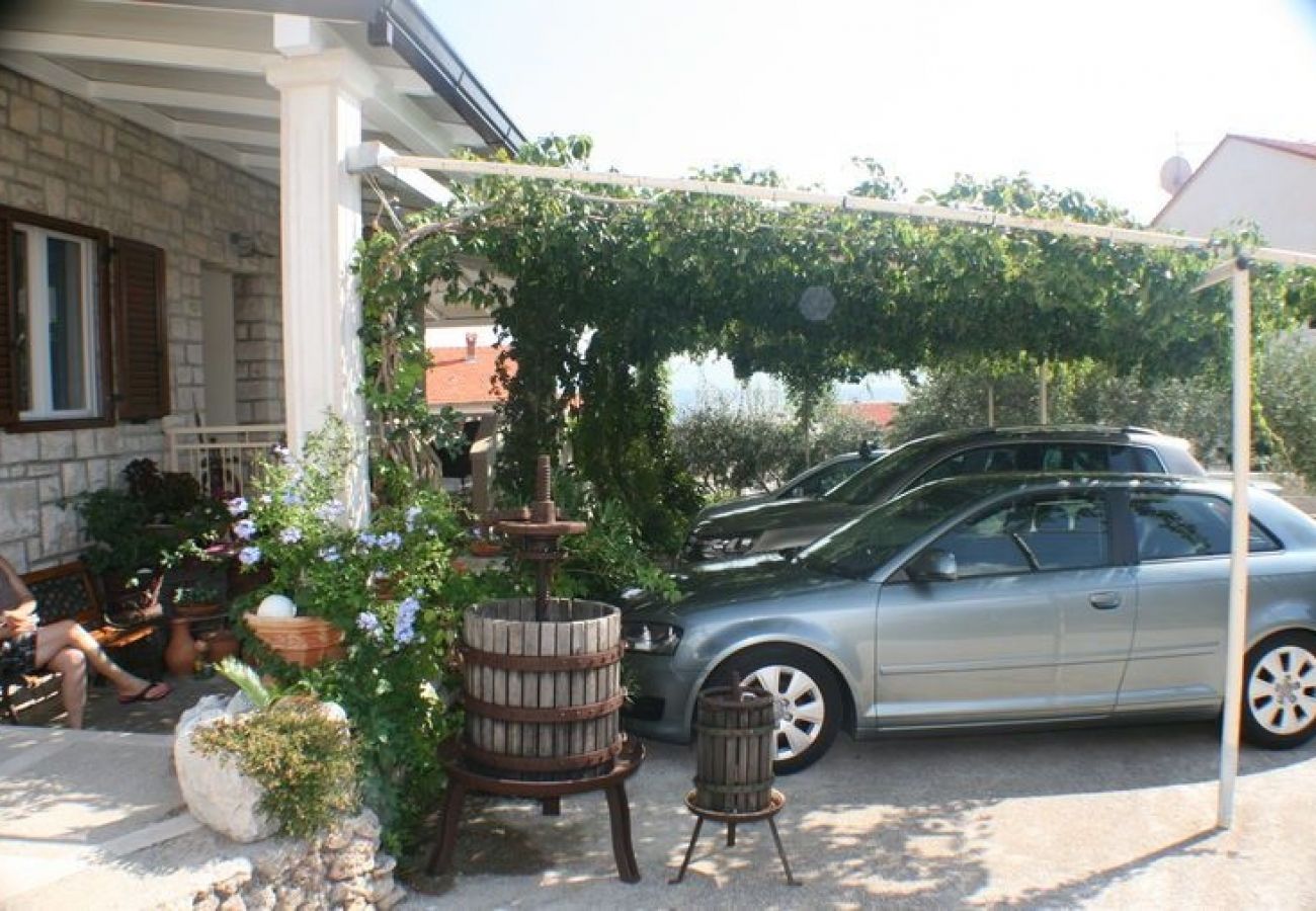 Ferienwohnung in Bol - Ferienwohnung in Bol mit Meerblick, Terrasse, Klimaanlage, W-LAN (3417-1)