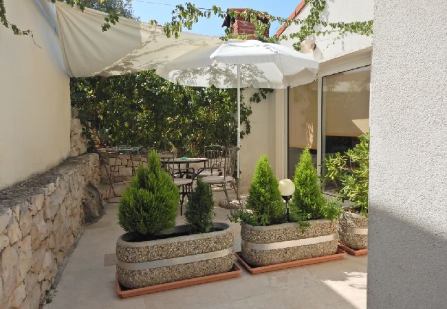 Ferienwohnung in Povlja - Ferienwohnung in Povlja mit Terrasse, Klimaanlage, W-LAN, Waschmaschine (3419-3) Ferienwohnung in Povlja - Ferienwohnung in Povlja mit Terrasse, Klimaanlage, W-LAN, Waschmaschine (3419-3)
