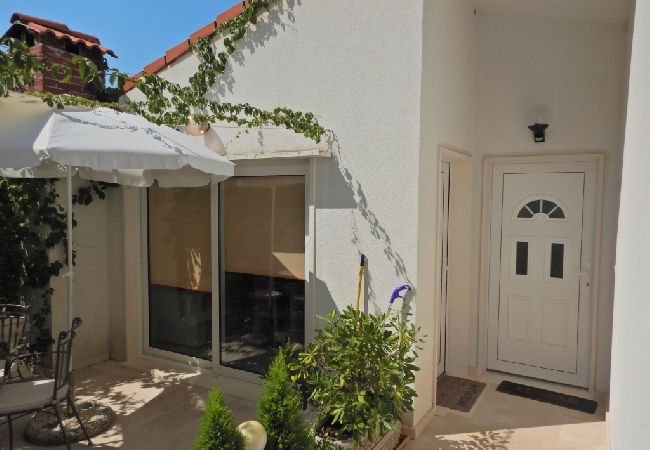 Ferienwohnung in Povlja - Ferienwohnung in Povlja mit Terrasse, Klimaanlage, W-LAN, Waschmaschine (3419-3) Ferienwohnung in Povlja - Ferienwohnung in Povlja mit Terrasse, Klimaanlage, W-LAN, Waschmaschine (3419-3)