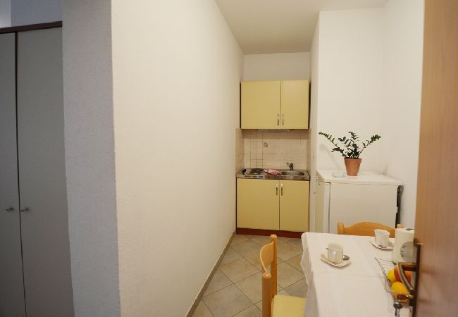 Ferienwohnung in Omiš - Ferienwohnung in Omiš mit Meerblick, Terrasse, Klimaanlage, W-LAN (3422-3) Ferienwohnung in Omiš - Ferienwohnung in Omiš mit Meerblick, Terrasse, Klimaanlage, W-LAN (3422-3)