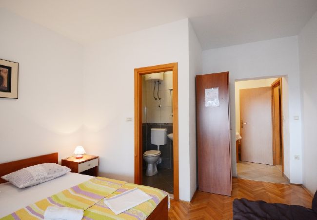Ferienwohnung in Omiš - Ferienwohnung in Omiš mit Meerblick, Terrasse, Klimaanlage, W-LAN (3422-3) Ferienwohnung in Omiš - Ferienwohnung in Omiš mit Meerblick, Terrasse, Klimaanlage, W-LAN (3422-3)