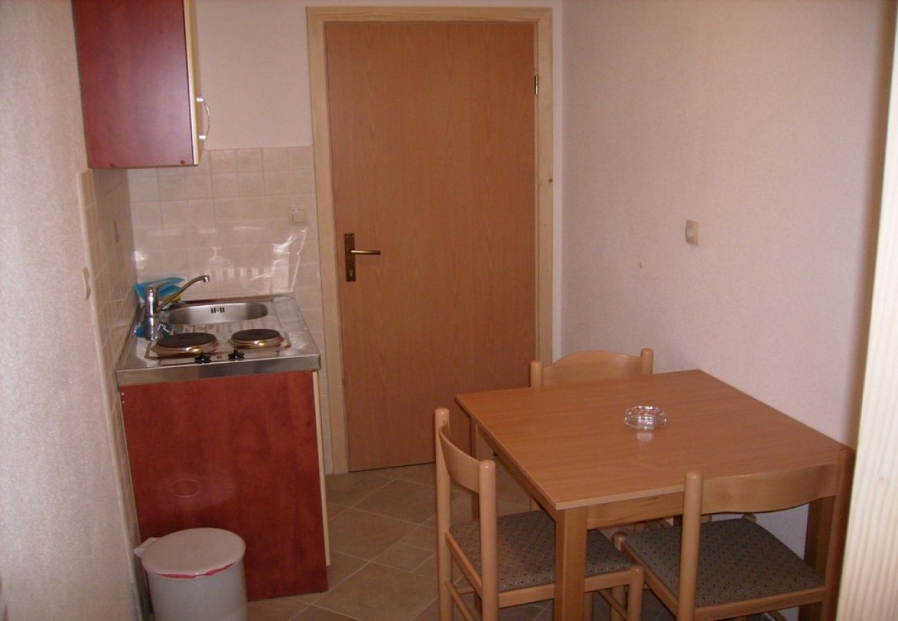 Ferienwohnung in Omiš - Ferienwohnung in Omiš mit Meerblick, Terrasse, Klimaanlage, W-LAN (3422-6)