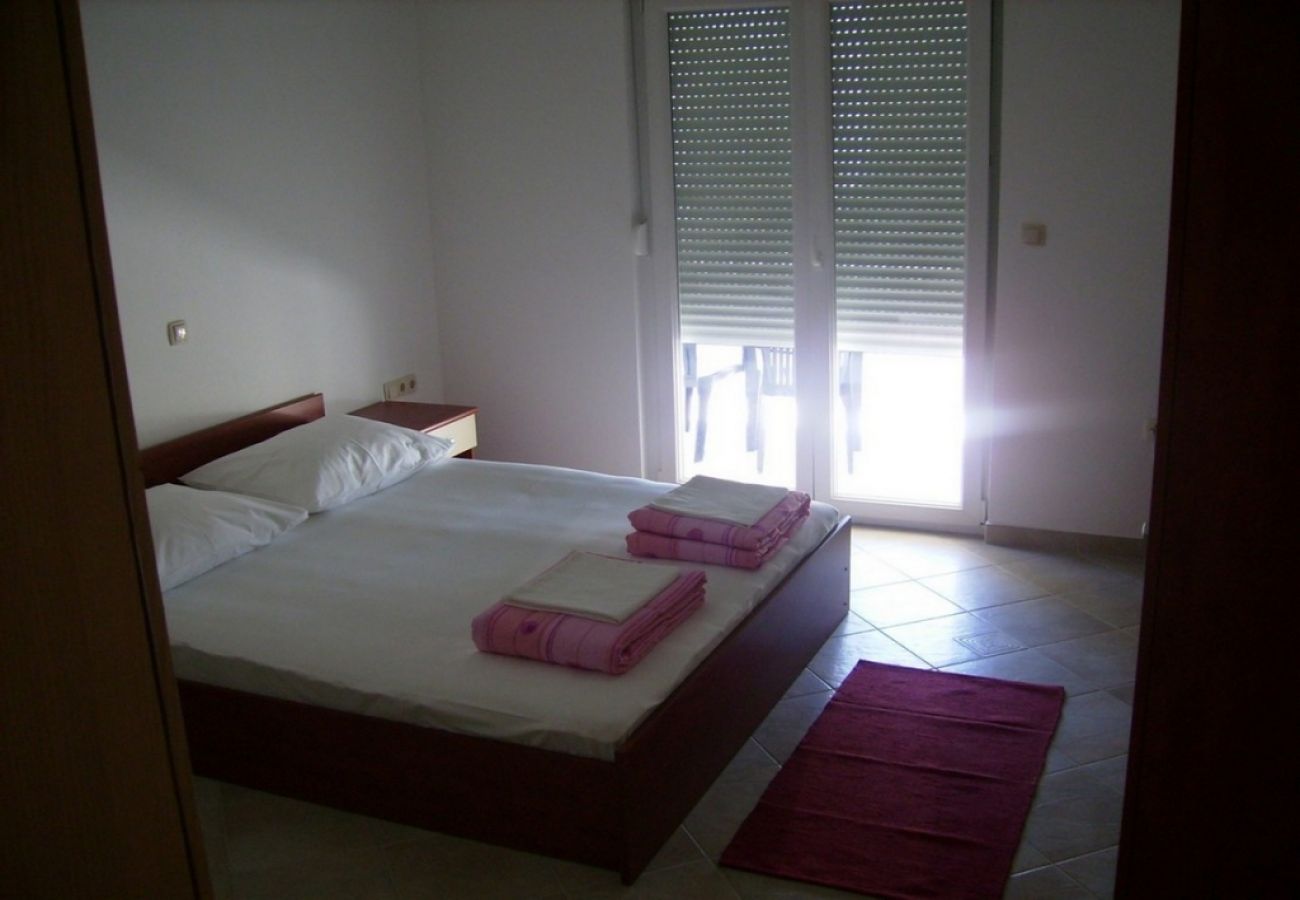 Ferienwohnung in Omiš - Ferienwohnung in Omiš mit Meerblick, Terrasse, Klimaanlage, W-LAN (3422-6)