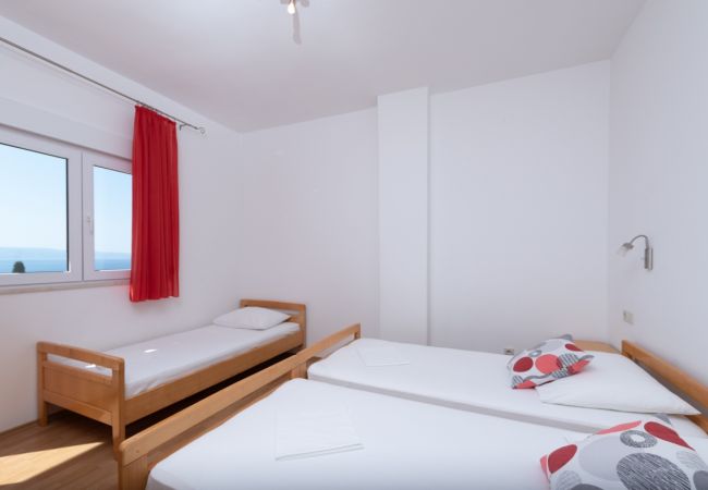 Ferienwohnung in Duce - Ferienwohnung in Duće mit Meerblick, Terrasse, Klimaanlage, W-LAN (3423-1) Ferienwohnung in Duce - Ferienwohnung in Duće mit Meerblick, Terrasse, Klimaanlage, W-LAN (3423-1)