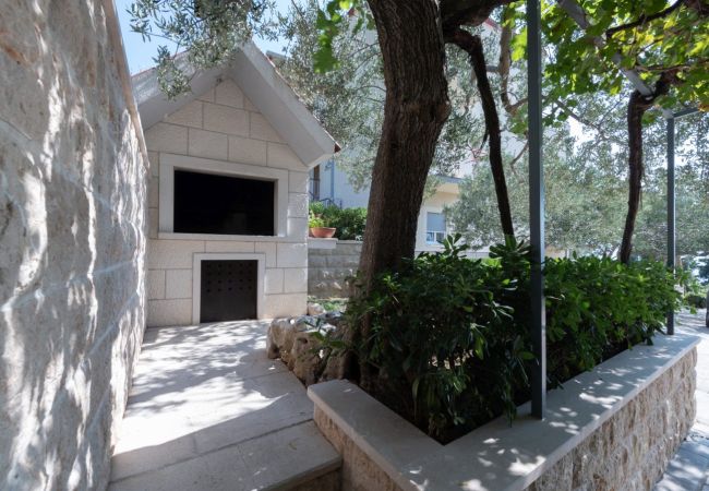 Ferienwohnung in Duce - Ferienwohnung in Duće mit Meerblick, Terrasse, Klimaanlage, W-LAN (3423-1) Ferienwohnung in Duce - Ferienwohnung in Duće mit Meerblick, Terrasse, Klimaanlage, W-LAN (3423-1)