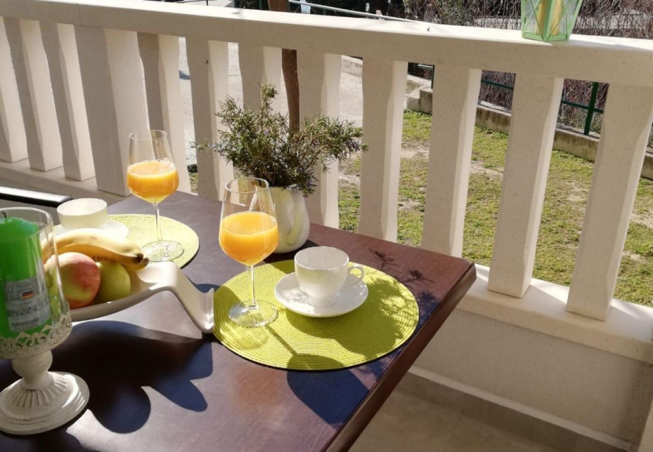 Ferienwohnung in Duce - Ferienwohnung in Duće mit Meerblick, Terrasse, Klimaanlage, W-LAN (3423-6)