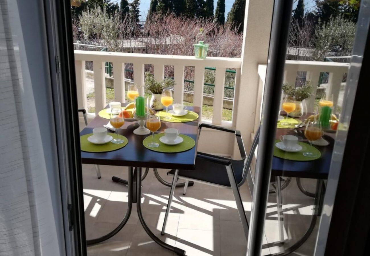 Ferienwohnung in Duce - Ferienwohnung in Duće mit Meerblick, Terrasse, Klimaanlage, W-LAN (3423-6)