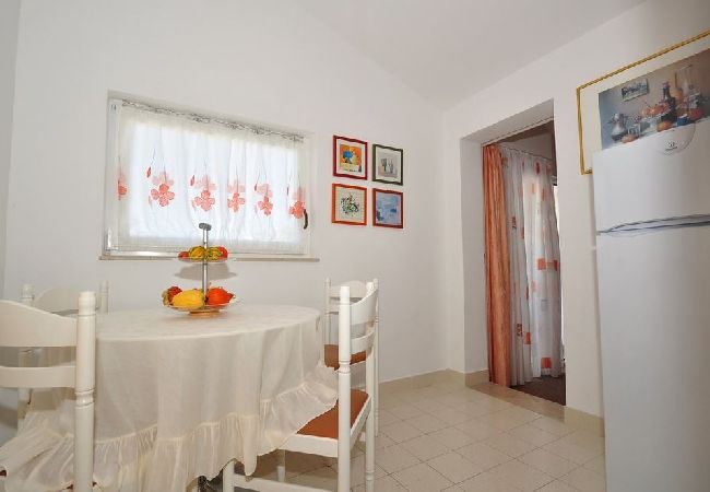 Ferienwohnung in Duce - Ferienwohnung in Duće mit Meerblick, Terrasse, Klimaanlage, W-LAN (3425-5) Ferienwohnung in Duce - Ferienwohnung in Duće mit Meerblick, Terrasse, Klimaanlage, W-LAN (3425-5)