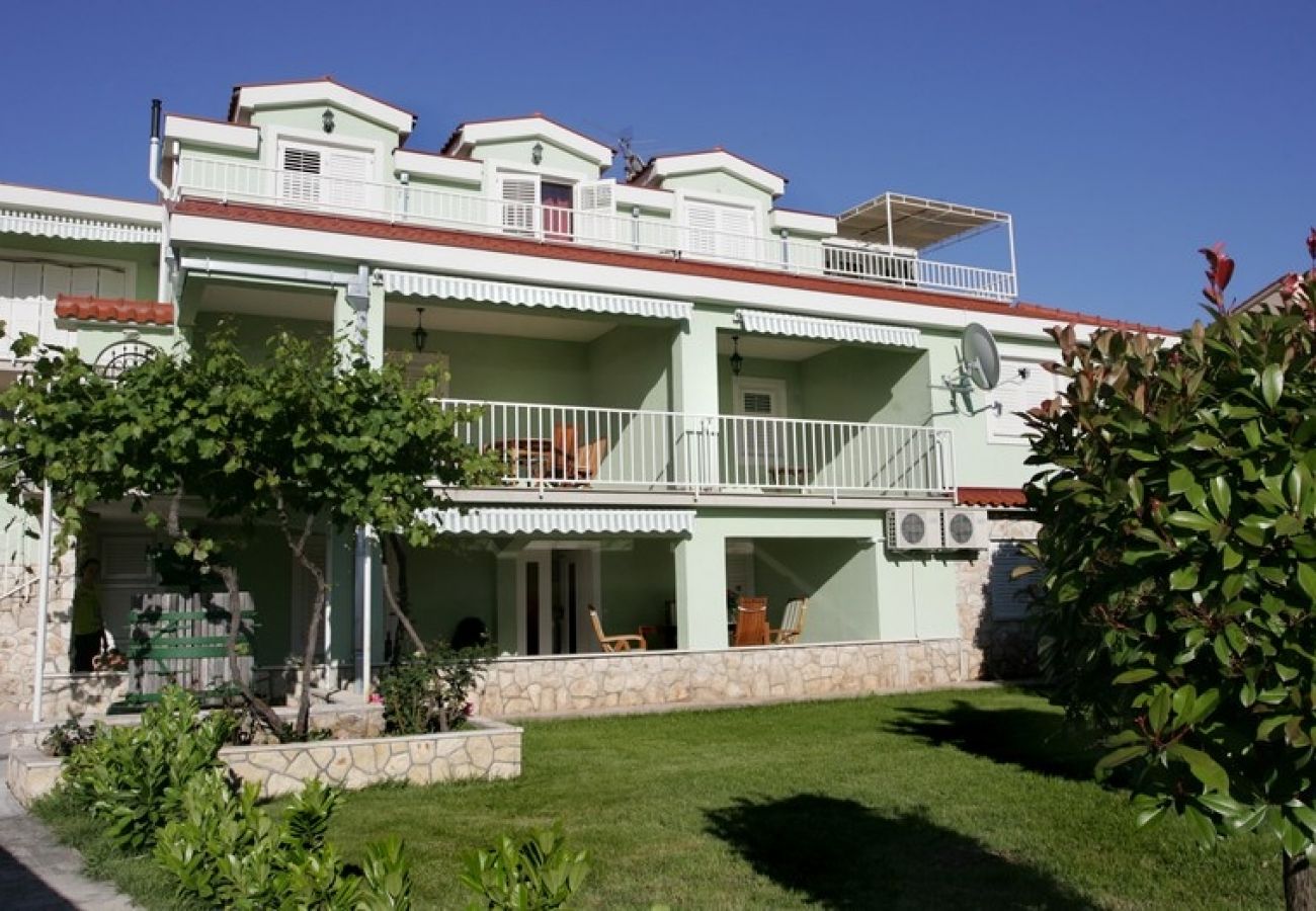 Ferienwohnung in Okrug Gornji - Ferienwohnung in Okrug Gornji mit Terrasse, Klimaanlage, W-LAN (3436-1)