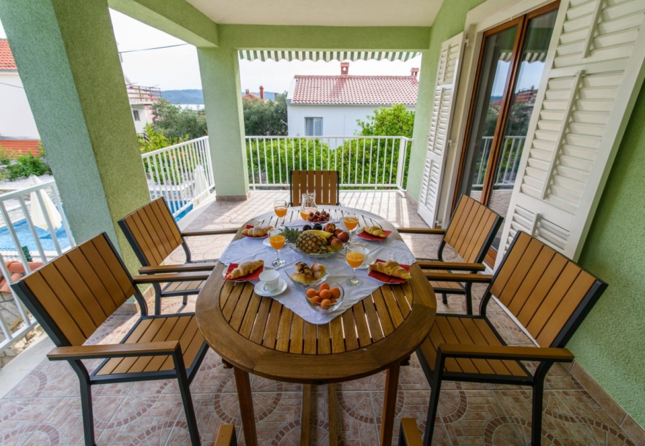 Ferienwohnung in Okrug Gornji - Ferienwohnung in Okrug Gornji mit Meerblick, Terrasse, Klimaanlage, W-LAN (3436-2)