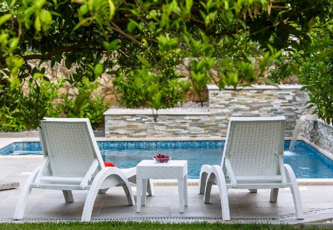 Ferienwohnung in Okrug Gornji - Ferienwohnung in Okrug Gornji mit Meerblick, Terrasse, Klimaanlage, W-LAN (5209-3) Ferienwohnung in Okrug Gornji - Ferienwohnung in Okrug Gornji mit Meerblick, Terrasse, Klimaanlage, W-LAN (5209-3)