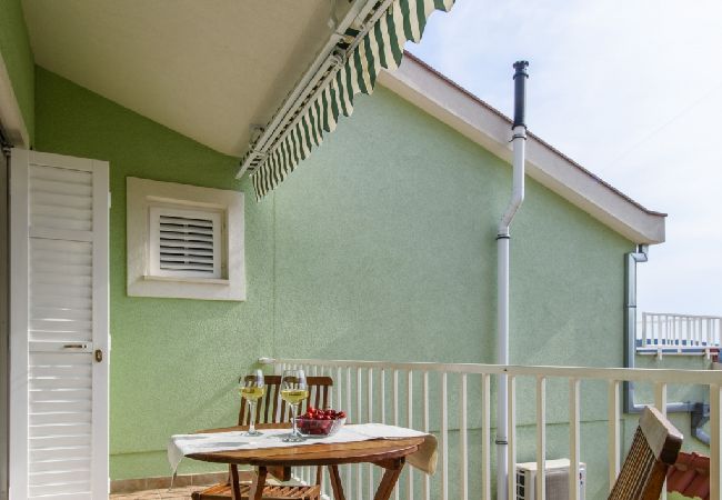 Ferienwohnung in Okrug Gornji - Ferienwohnung in Okrug Gornji mit Meerblick, Terrasse, Klimaanlage, W-LAN (5209-3) Ferienwohnung in Okrug Gornji - Ferienwohnung in Okrug Gornji mit Meerblick, Terrasse, Klimaanlage, W-LAN (5209-3)