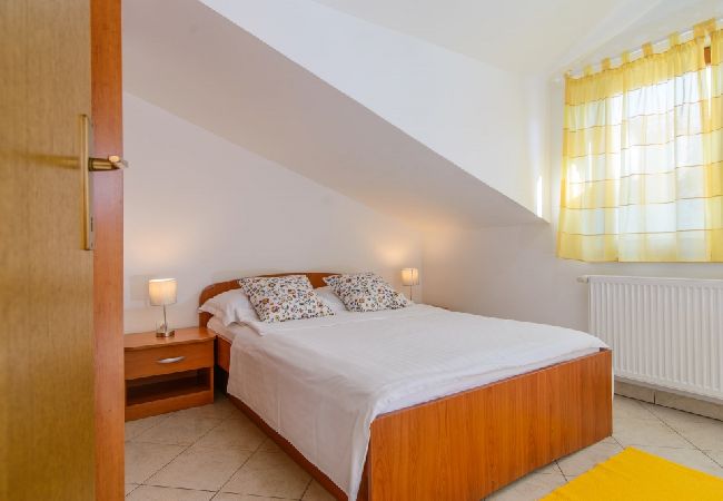 Ferienwohnung in Okrug Gornji - Ferienwohnung in Okrug Gornji mit Meerblick, Terrasse, Klimaanlage, W-LAN (5209-3) Ferienwohnung in Okrug Gornji - Ferienwohnung in Okrug Gornji mit Meerblick, Terrasse, Klimaanlage, W-LAN (5209-3)