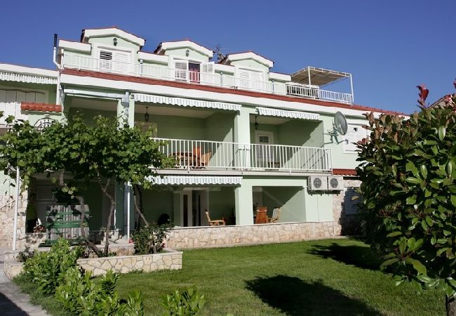 Ferienwohnung in Okrug Gornji - Ferienwohnung in Okrug Gornji mit Meerblick, Terrasse, Klimaanlage, W-LAN (5209-3) Ferienwohnung in Okrug Gornji - Ferienwohnung in Okrug Gornji mit Meerblick, Terrasse, Klimaanlage, W-LAN (5209-3)