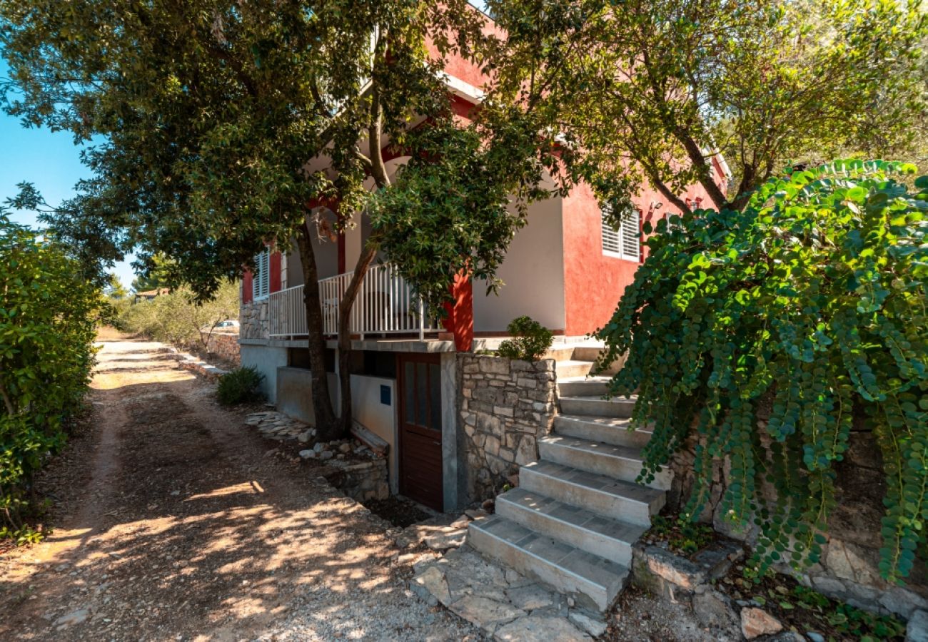 Ferienhaus in Vela Luka - Robinsonhaus in Vela Luka mit Meerblick, Terrasse, Klimaanlage, W-LAN (3439-1)