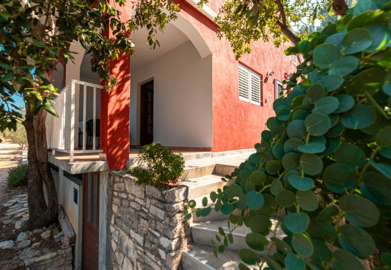 Ferienhaus in Vela Luka - Robinsonhaus in Vela Luka mit Meerblick, Terrasse, Klimaanlage, W-LAN (3439-1)