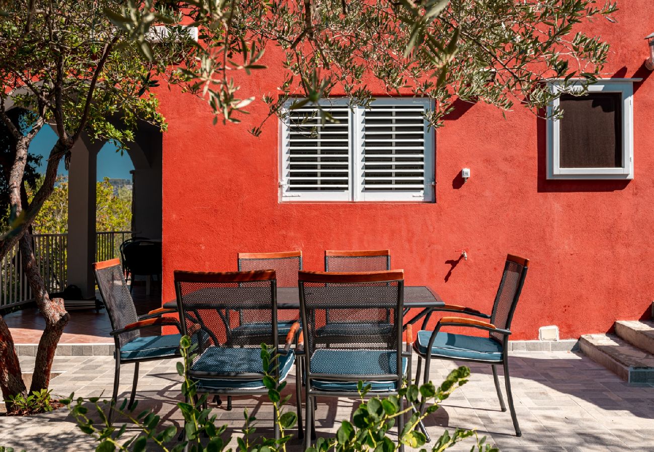 Ferienhaus in Vela Luka - Robinsonhaus in Vela Luka mit Meerblick, Terrasse, Klimaanlage, W-LAN (3439-1)