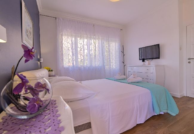 Ferienwohnung in Trogir - Ferienwohnung in Trogir mit Meerblick, Balkon, Klimaanlage, W-LAN (3459-1) Ferienwohnung in Trogir - Ferienwohnung in Trogir mit Meerblick, Balkon, Klimaanlage, W-LAN (3459-1)