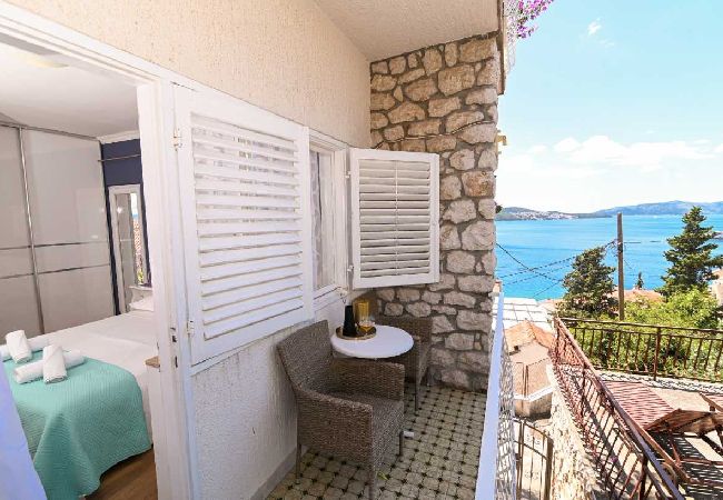 Ferienwohnung in Trogir - Ferienwohnung in Trogir mit Meerblick, Balkon, Klimaanlage, W-LAN (3459-1) Ferienwohnung in Trogir - Ferienwohnung in Trogir mit Meerblick, Balkon, Klimaanlage, W-LAN (3459-1)