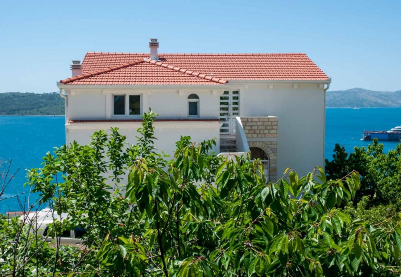 Ferienwohnung in Trogir - Ferienwohnung in Trogir mit Meerblick, Balkon, Klimaanlage, W-LAN (3459-1)