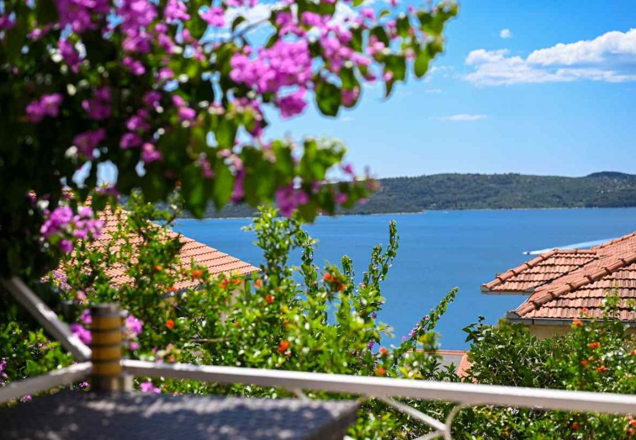 Ferienwohnung in Trogir - Ferienwohnung in Trogir mit Meerblick, Balkon, Klimaanlage, W-LAN (3459-1)