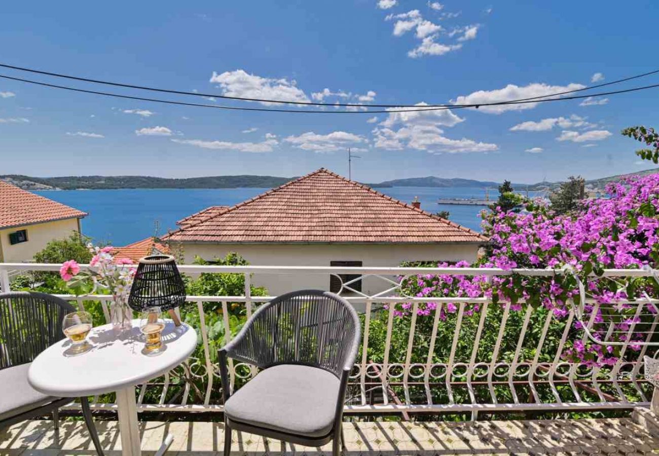 Ferienwohnung in Trogir - Ferienwohnung in Trogir mit Meerblick, Balkon, Klimaanlage, W-LAN (3459-1)